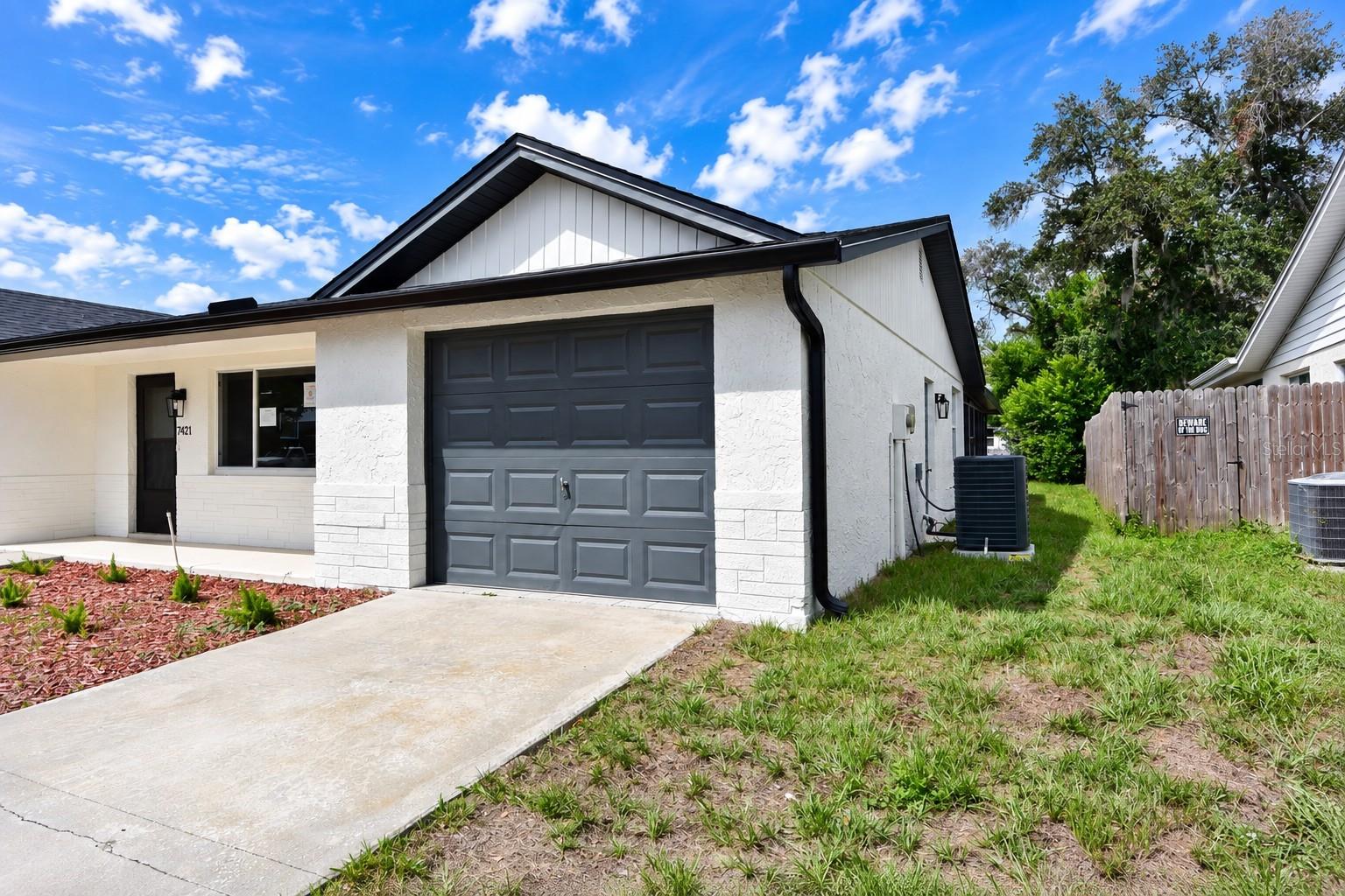 7421 SANDALWOOD DR — photo 28