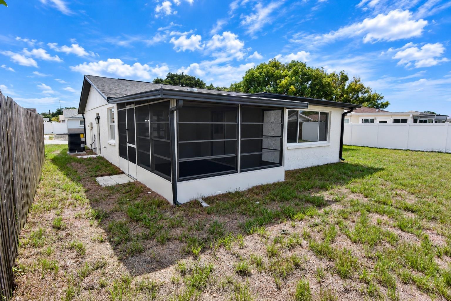 7421 SANDALWOOD DR — photo 31