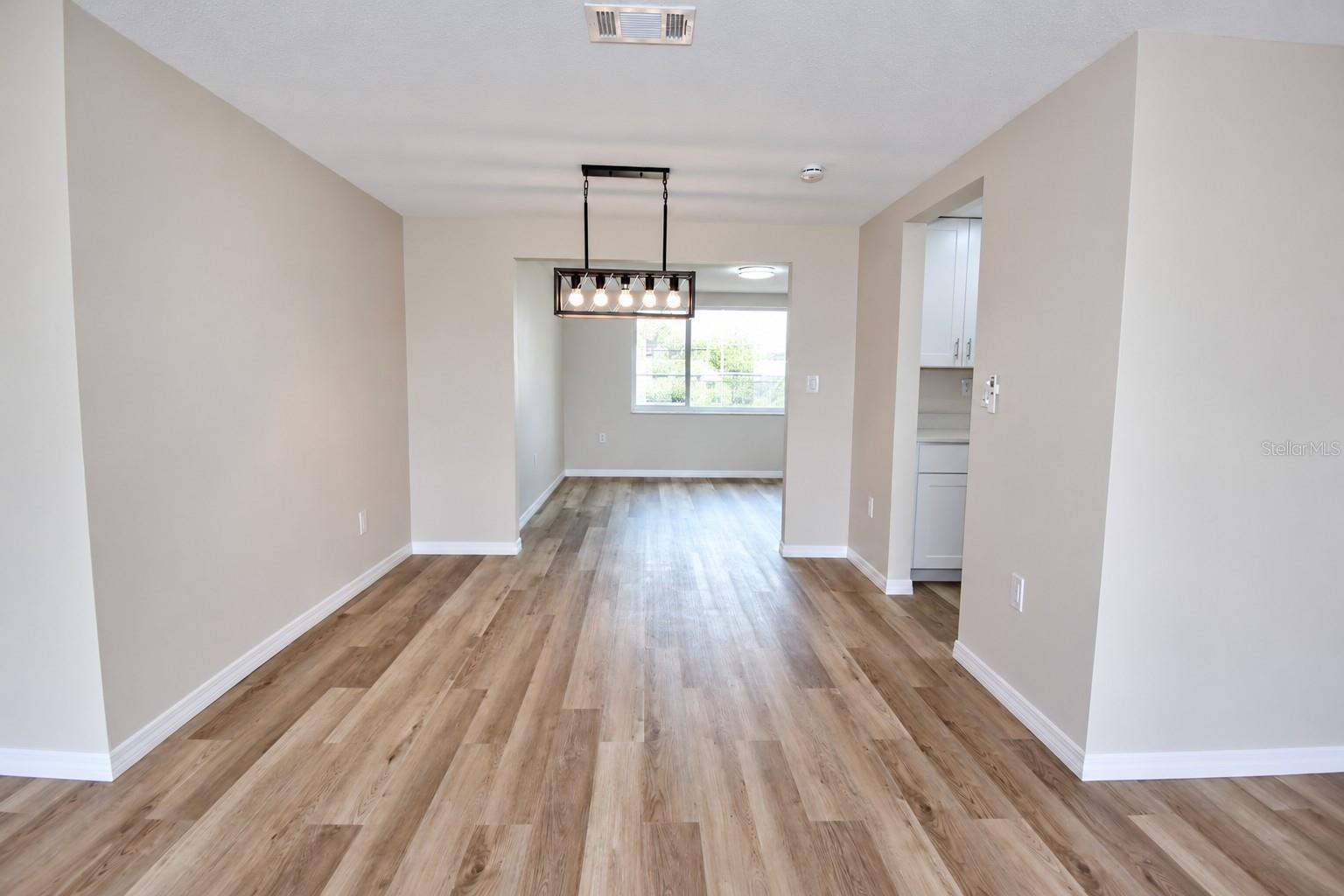 7421 SANDALWOOD DR — photo 8