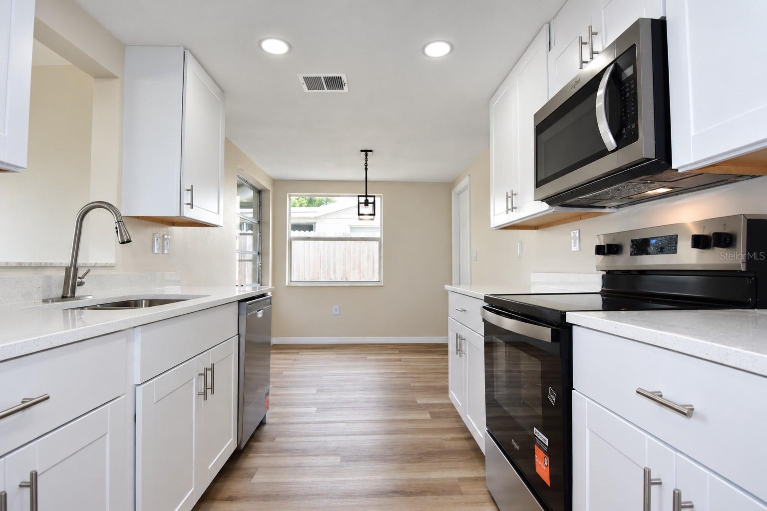 7421 SANDALWOOD DR — photo 9