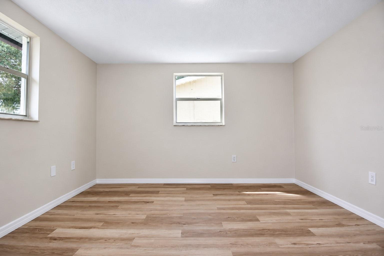 7421 SANDALWOOD DR — photo 23
