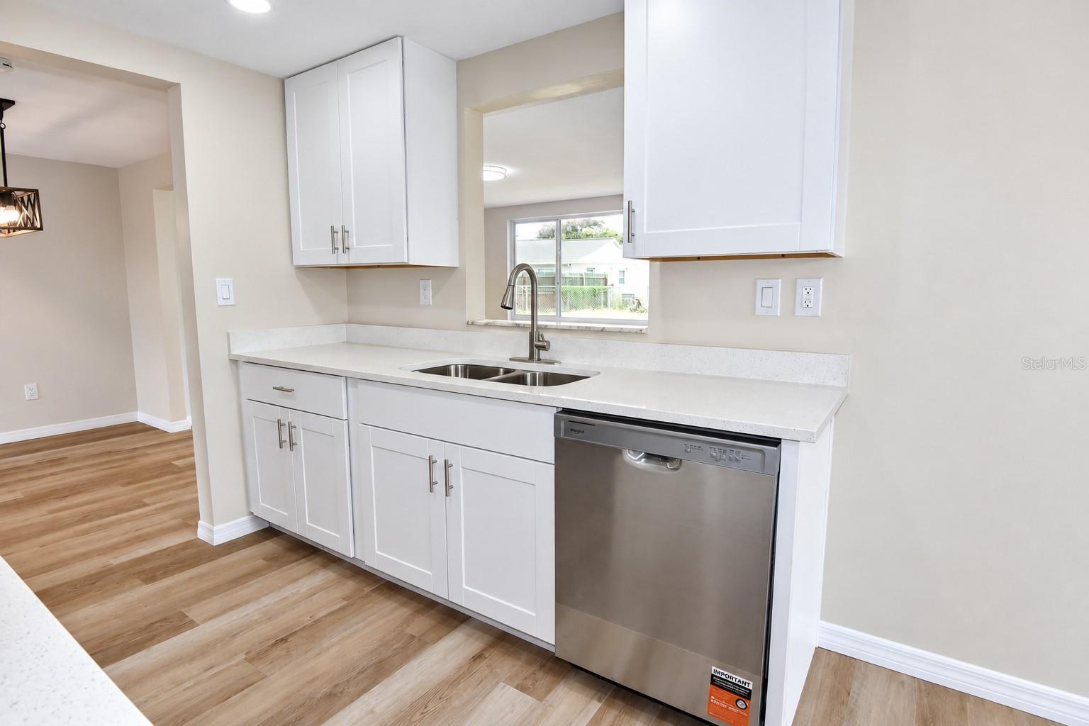 7421 SANDALWOOD DR — photo 10