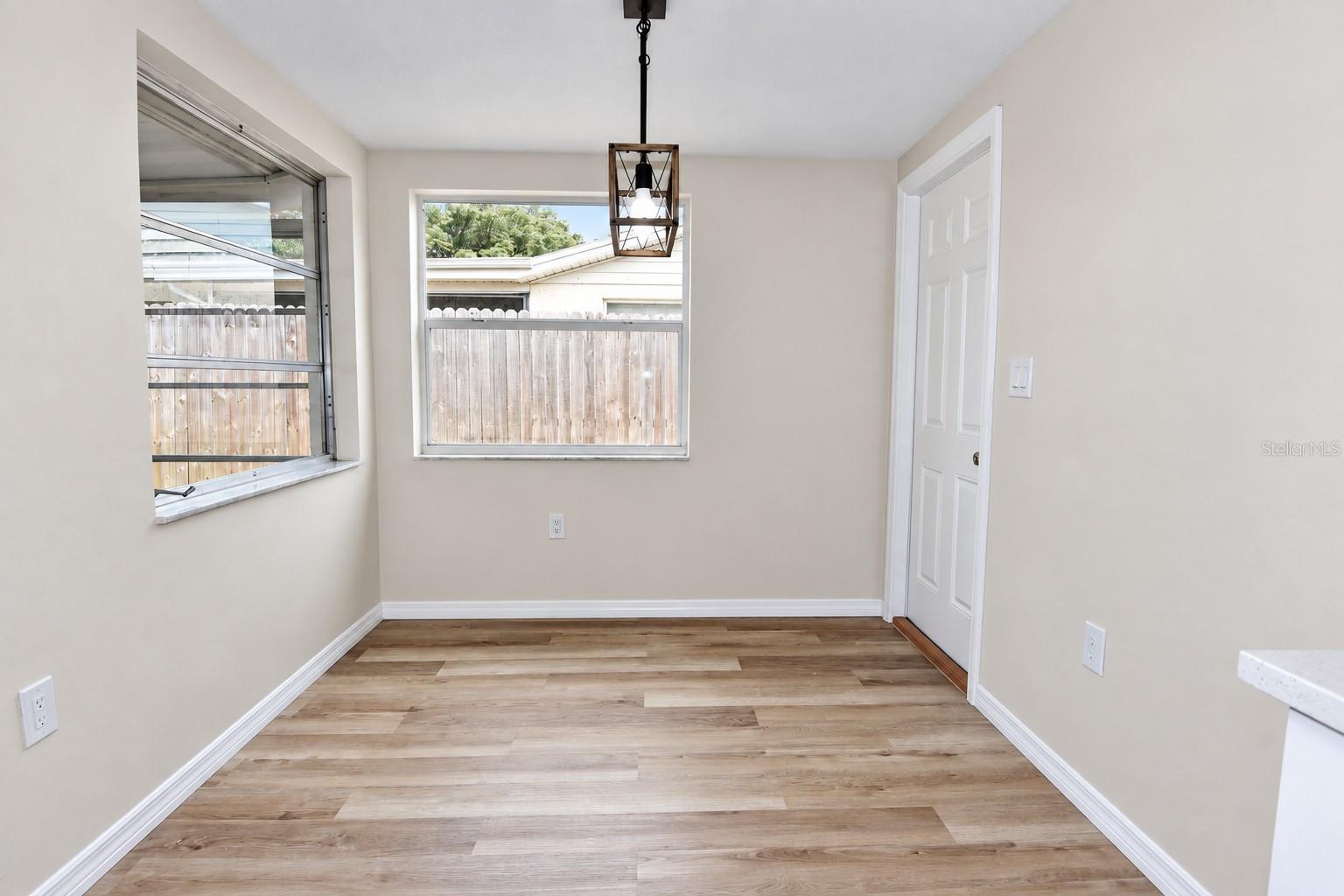 7421 SANDALWOOD DR — photo 14