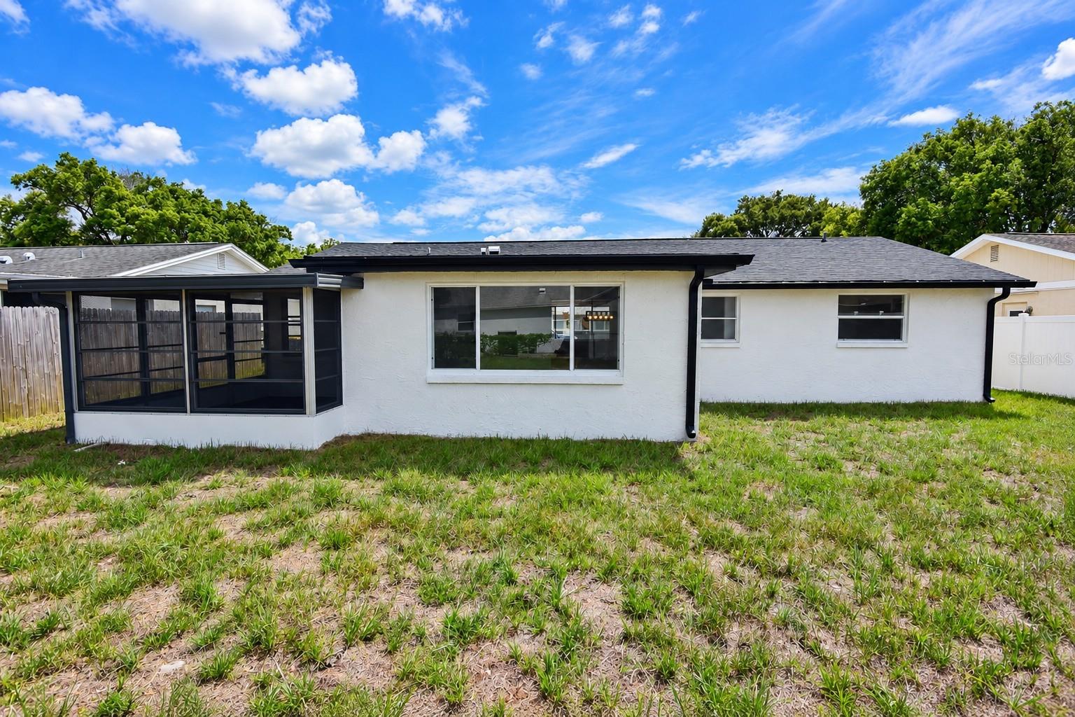 7421 SANDALWOOD DR — photo 25