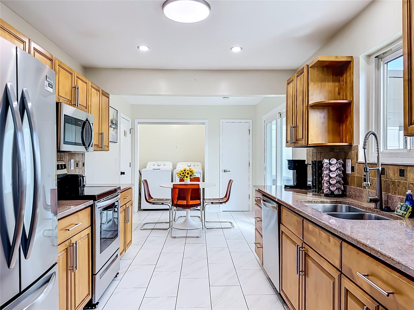 520 MCARTHUR AVE — photo 15