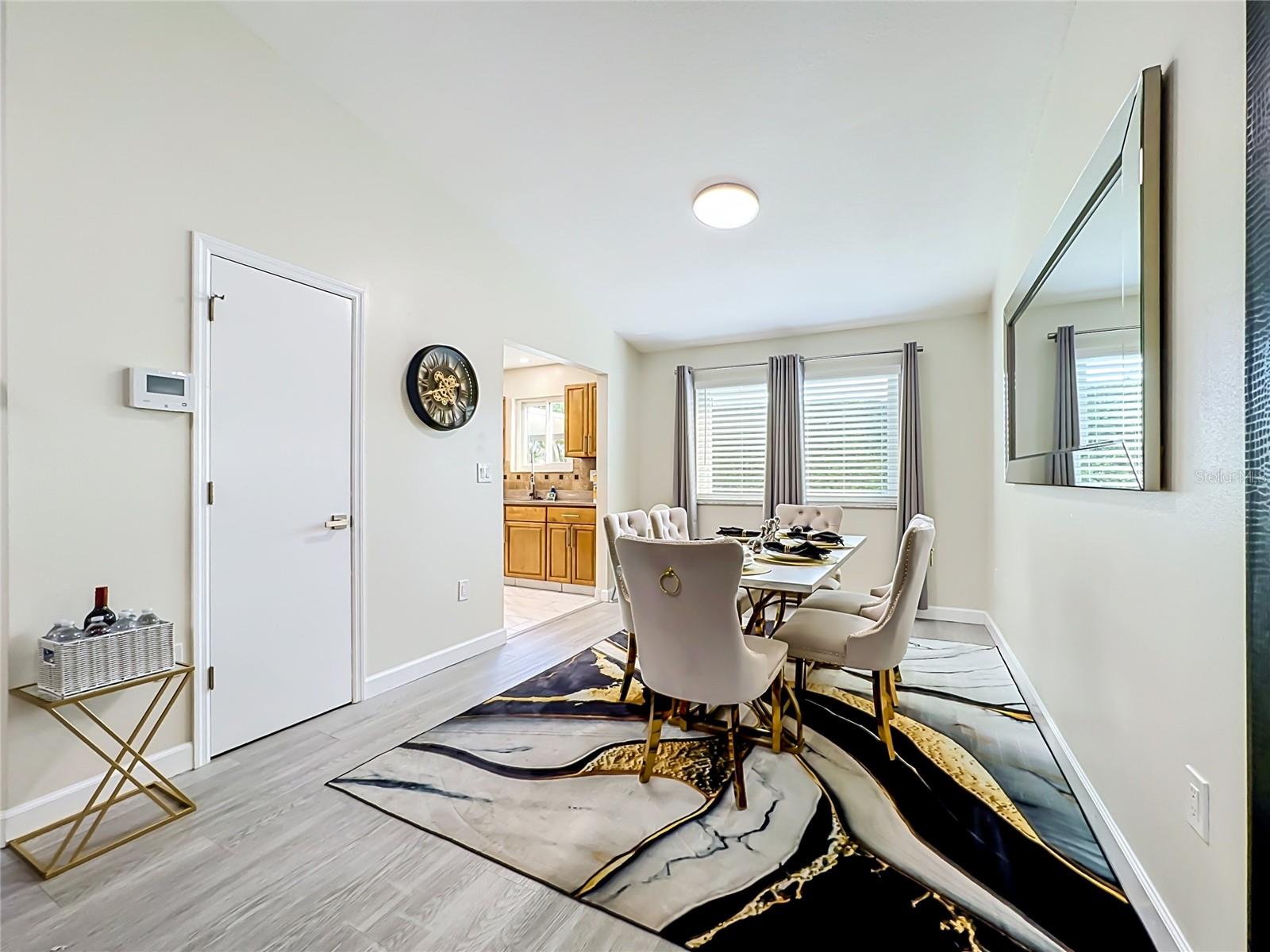 520 MCARTHUR AVE — photo 13