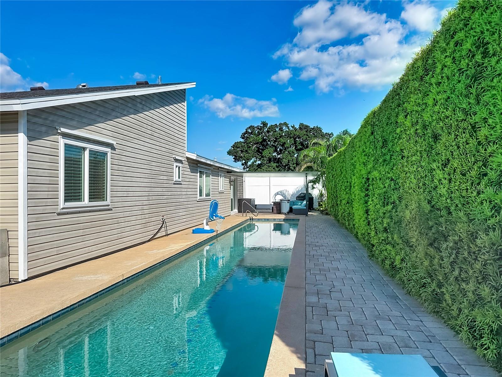 520 MCARTHUR AVE — photo 43