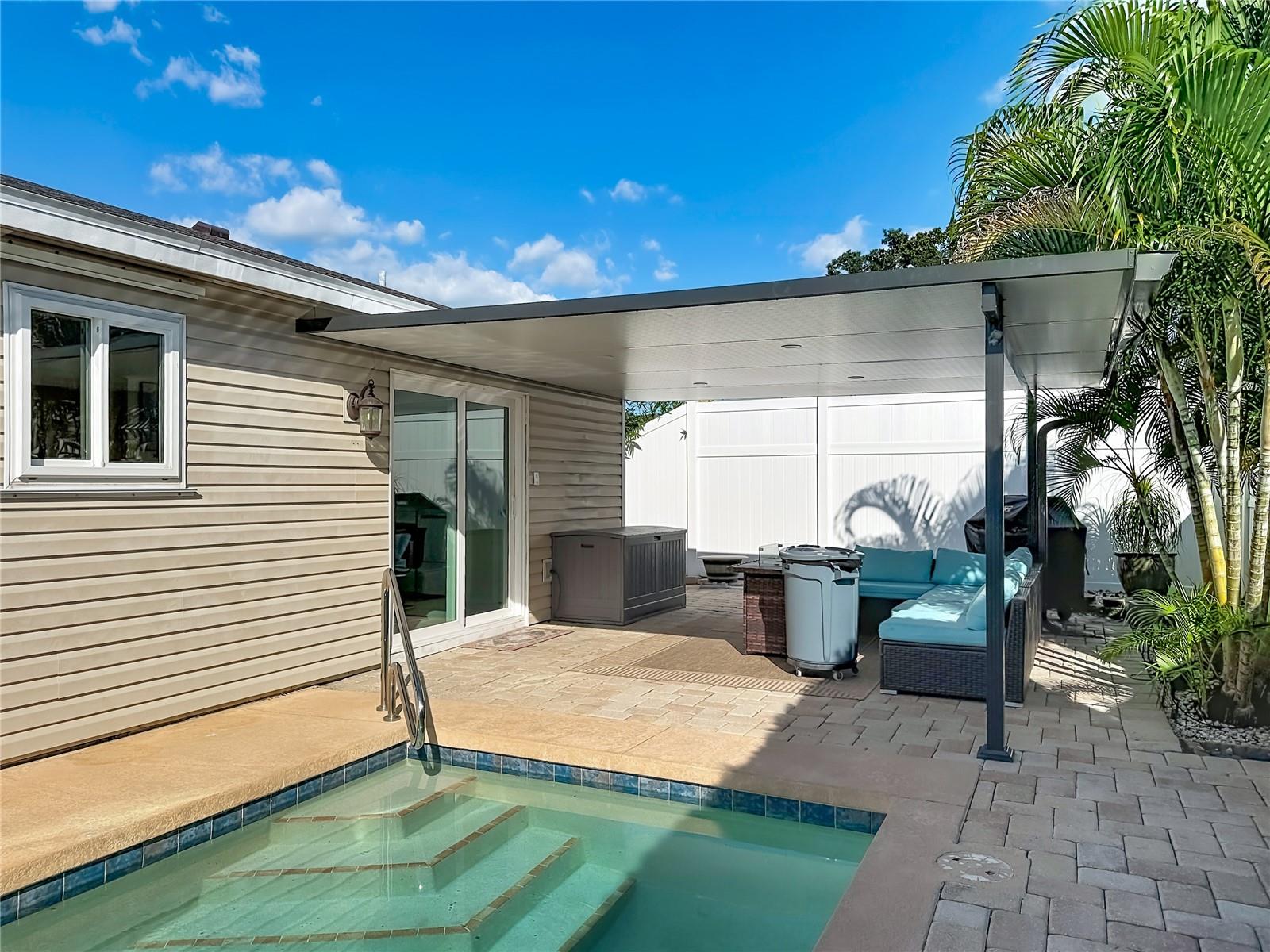 520 MCARTHUR AVE — photo 42