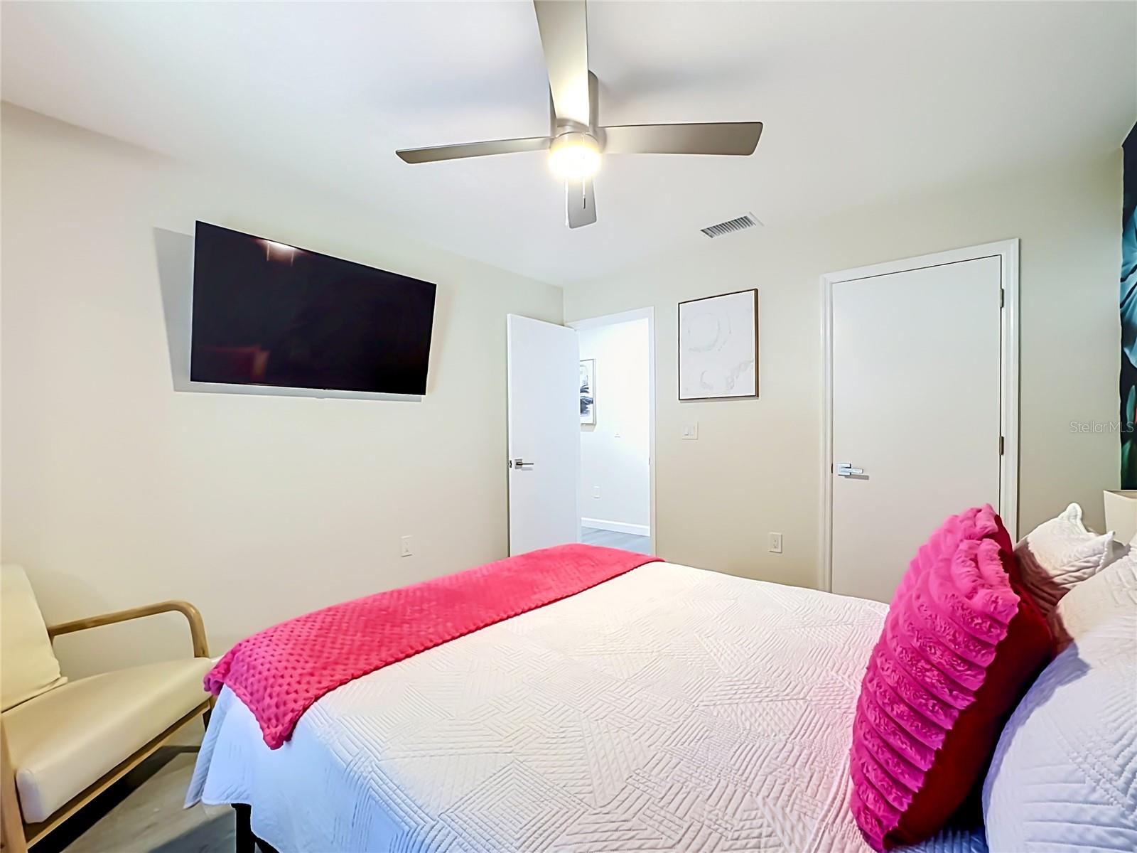 520 MCARTHUR AVE — photo 25