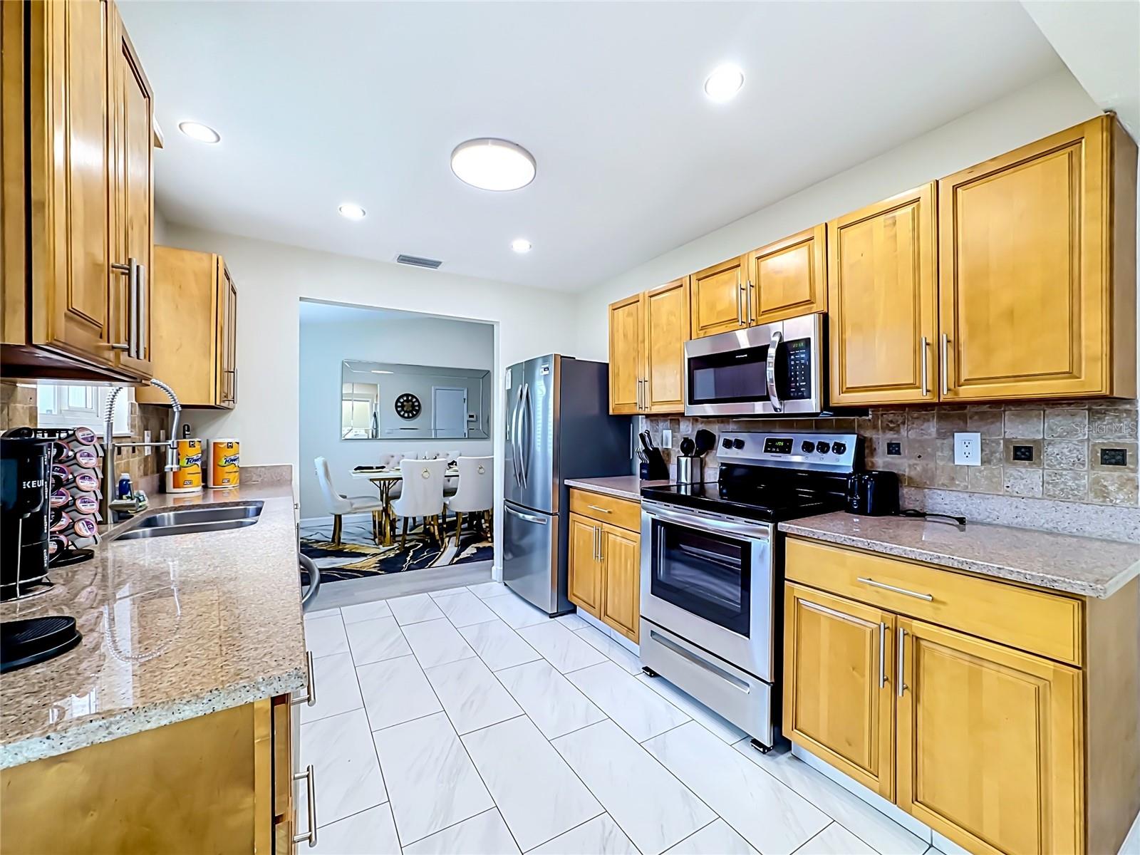 520 MCARTHUR AVE — photo 18