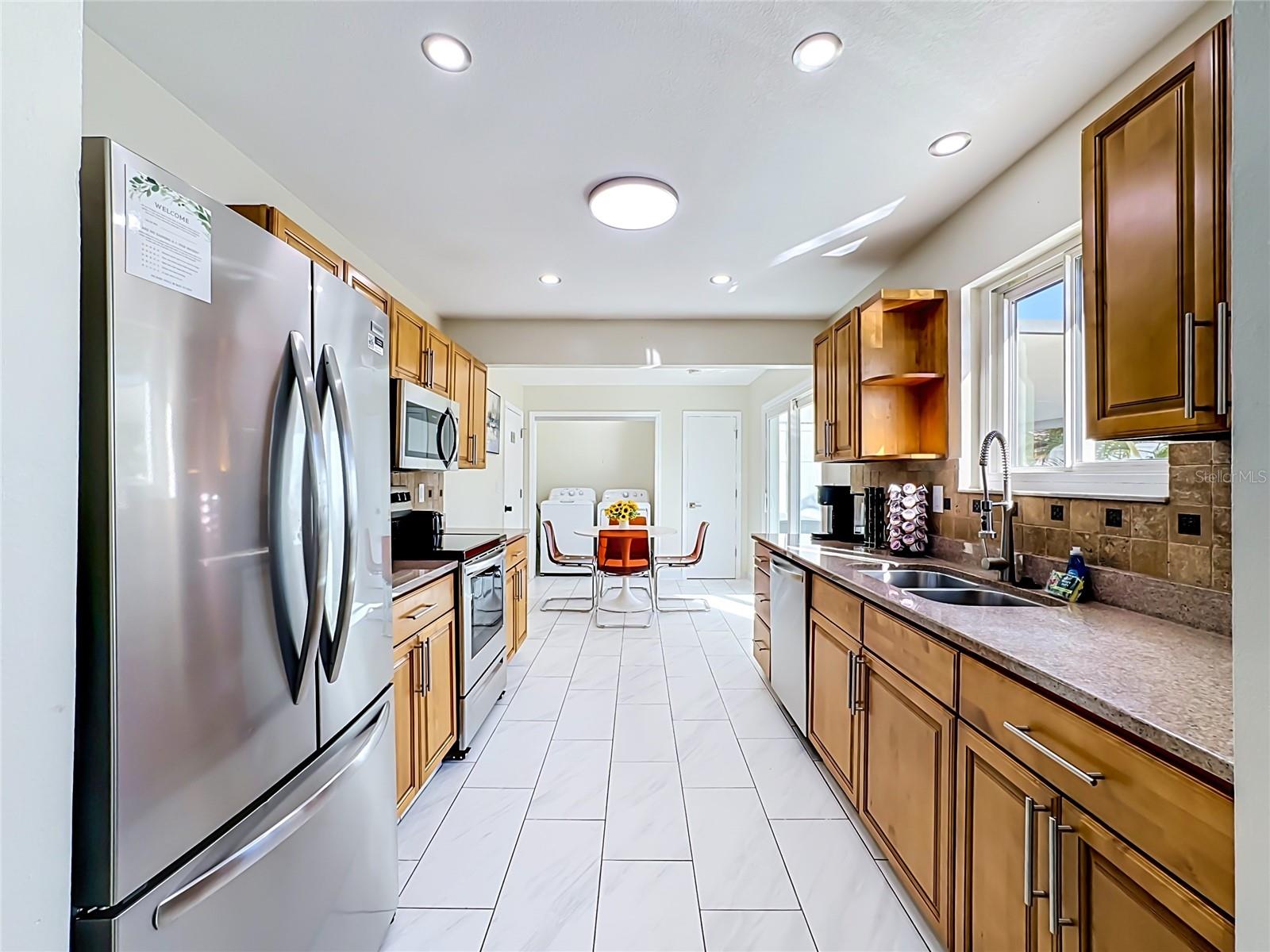 520 MCARTHUR AVE — photo 14