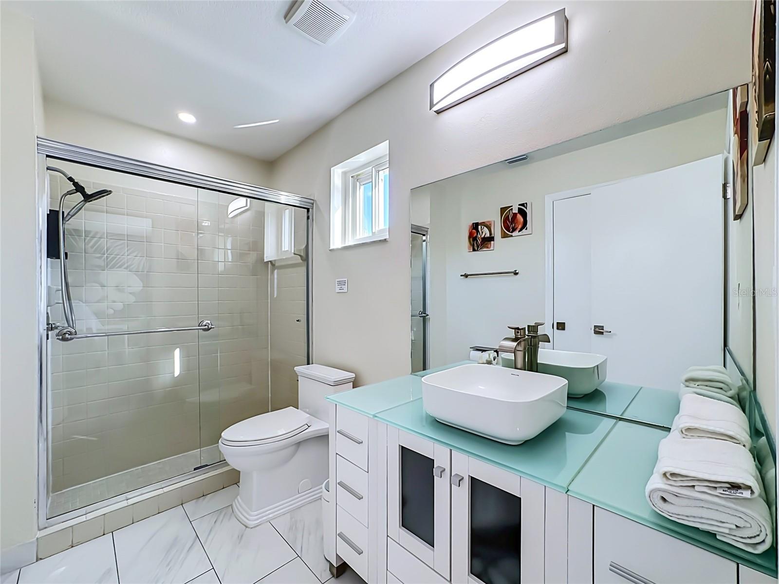 520 MCARTHUR AVE — photo 35