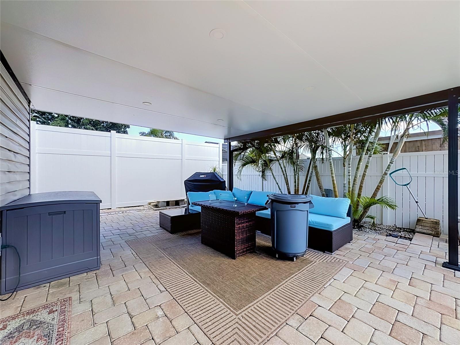 520 MCARTHUR AVE — photo 37