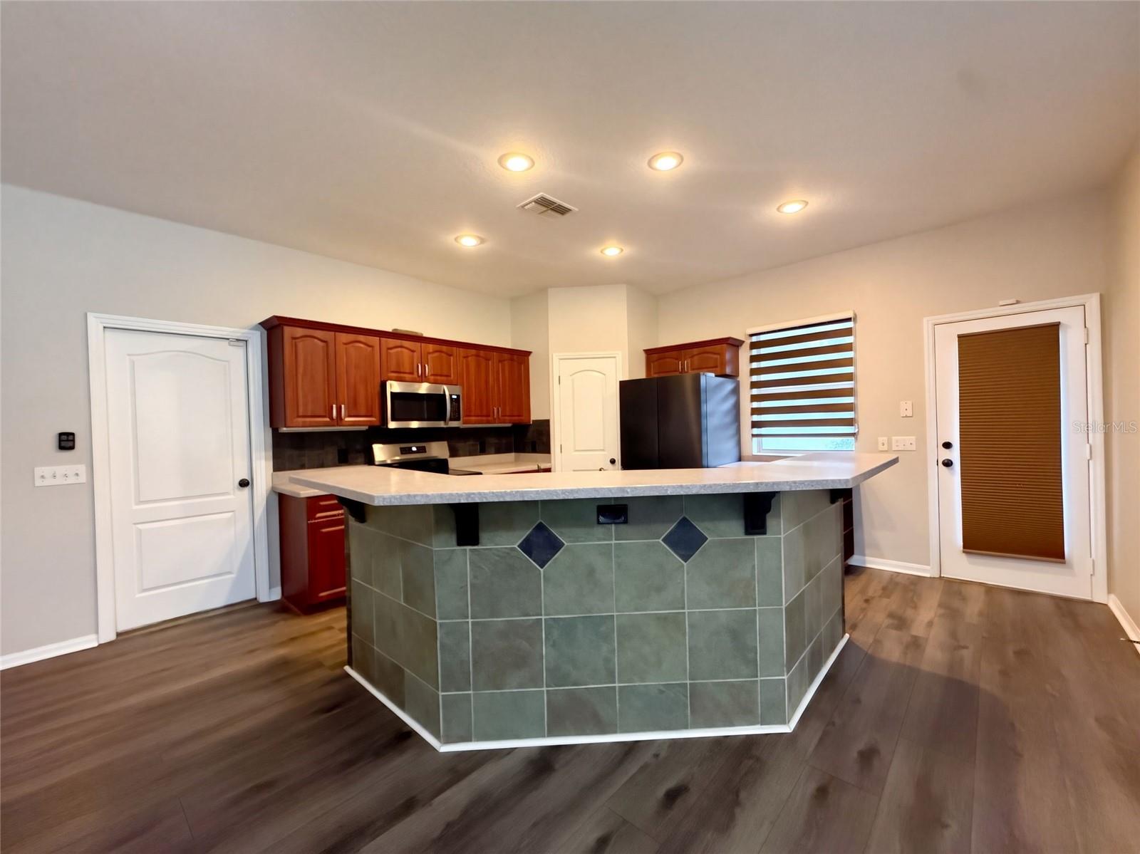 219 WILLOW BEND PKWY — photo 2