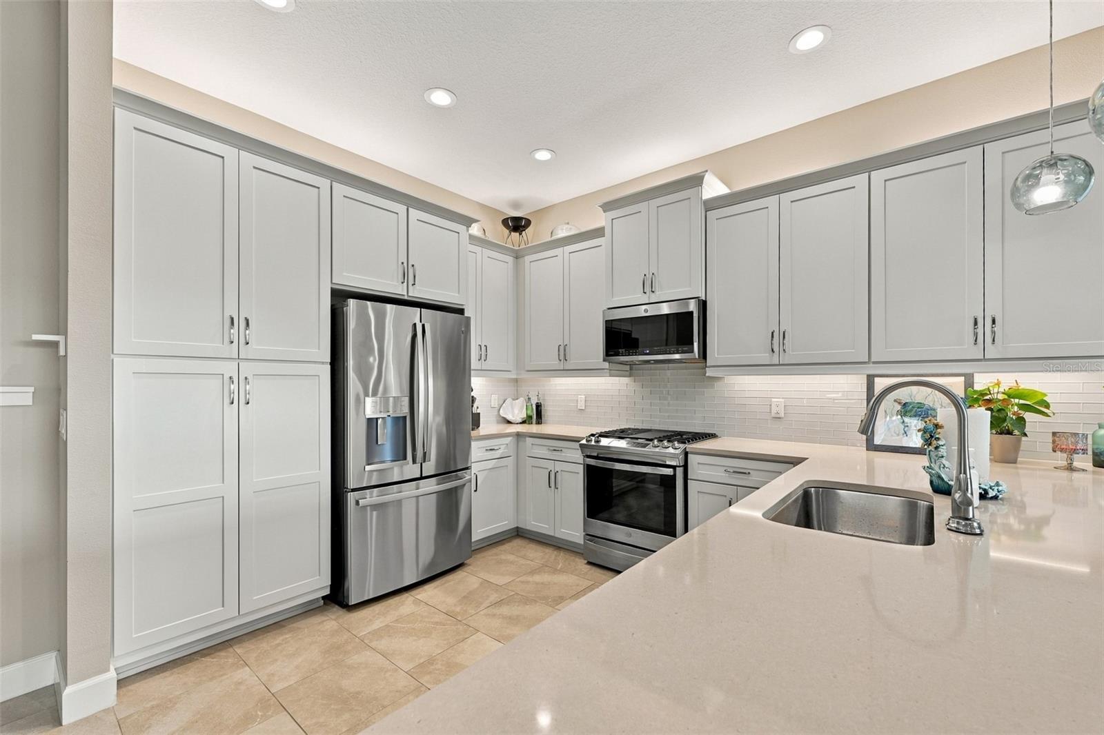 4814 SEVILLA SHORES DR — photo 12