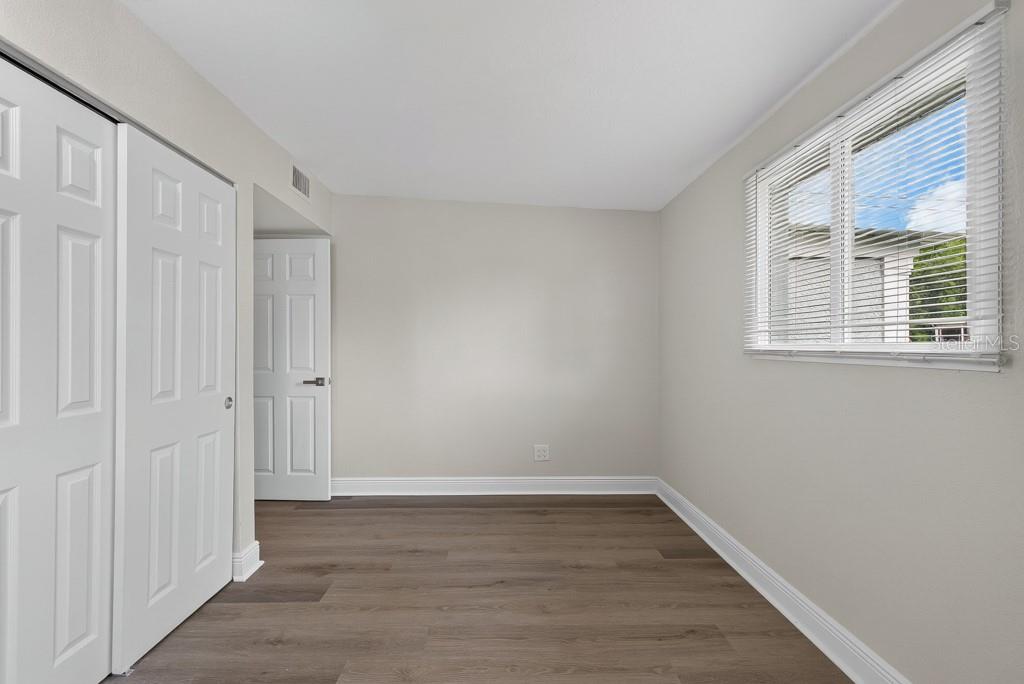 10528 113TH AVE — photo 37