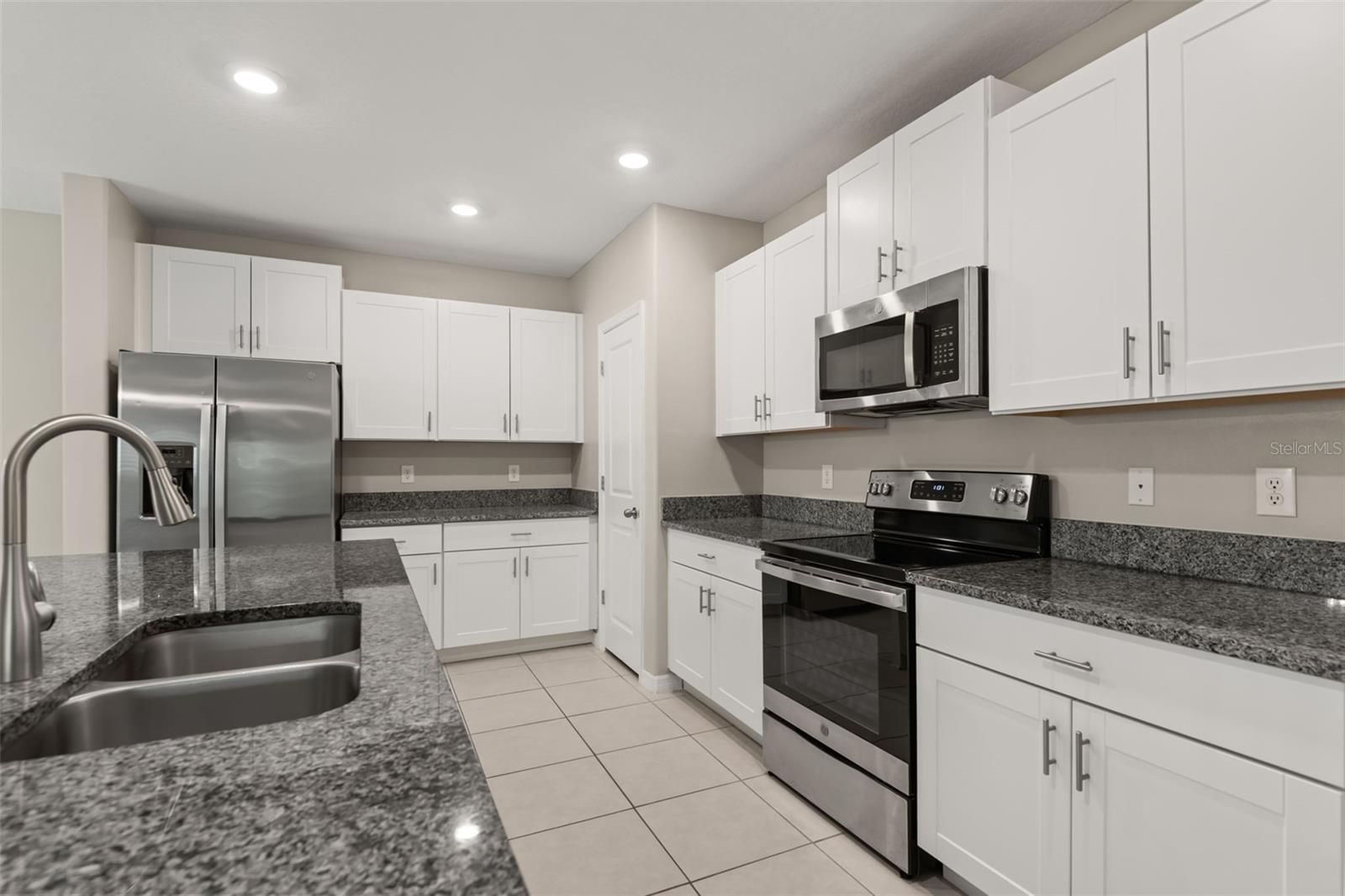 509 ROYAL EMPRESS DR — photo 3