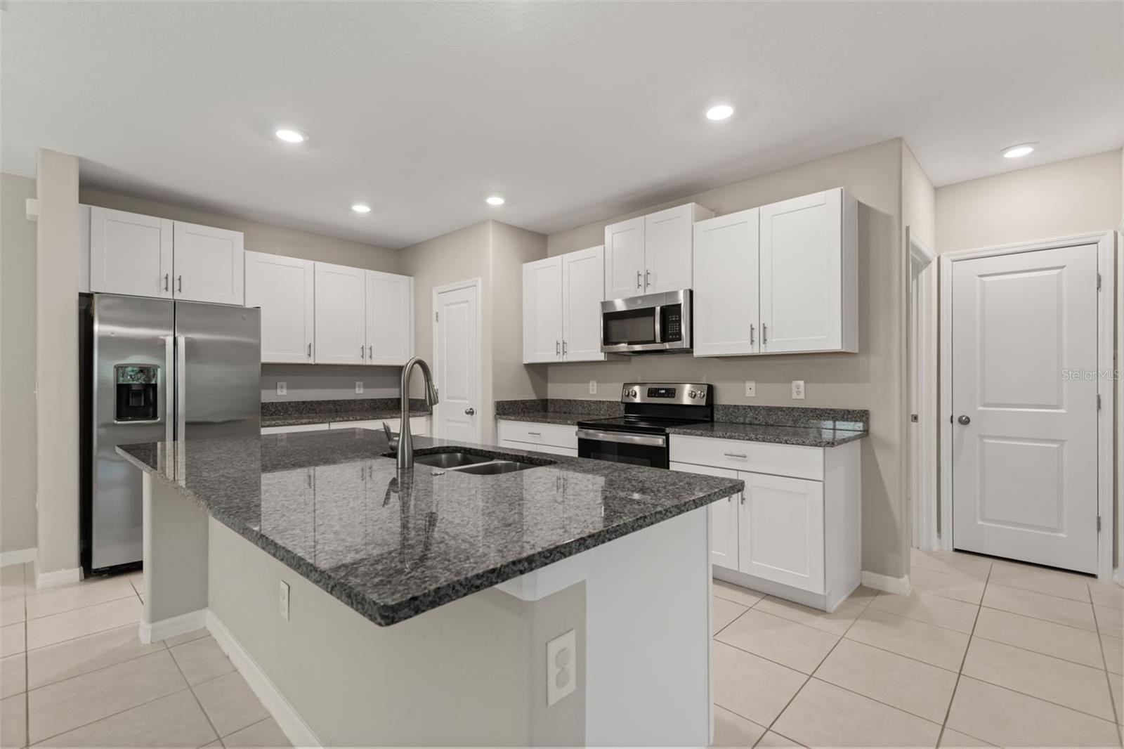 509 ROYAL EMPRESS DR — photo 6