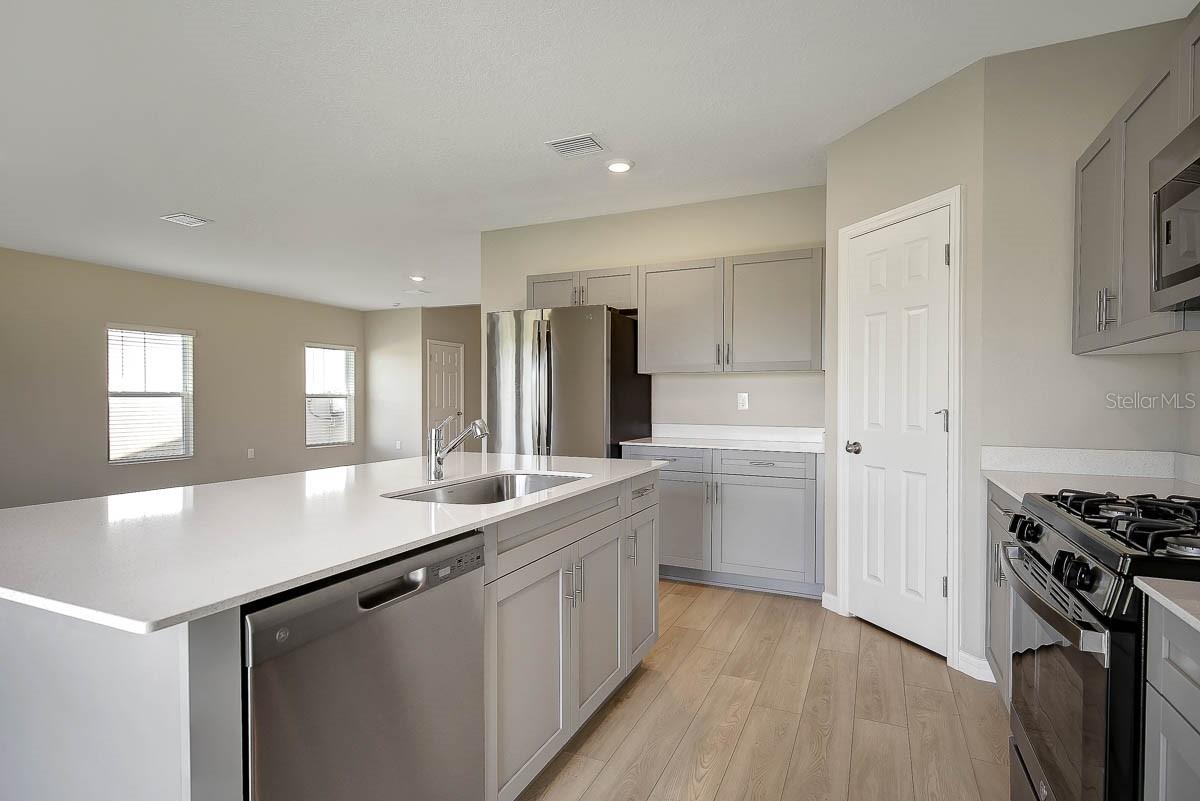 12932 WELLSPRING DR — photo 10
