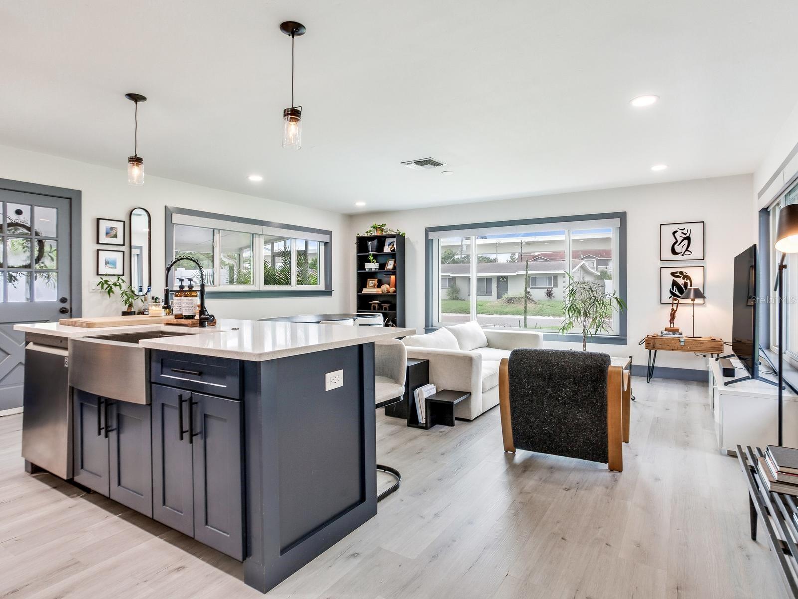 4609 W HAWTHORNE RD — photo 5