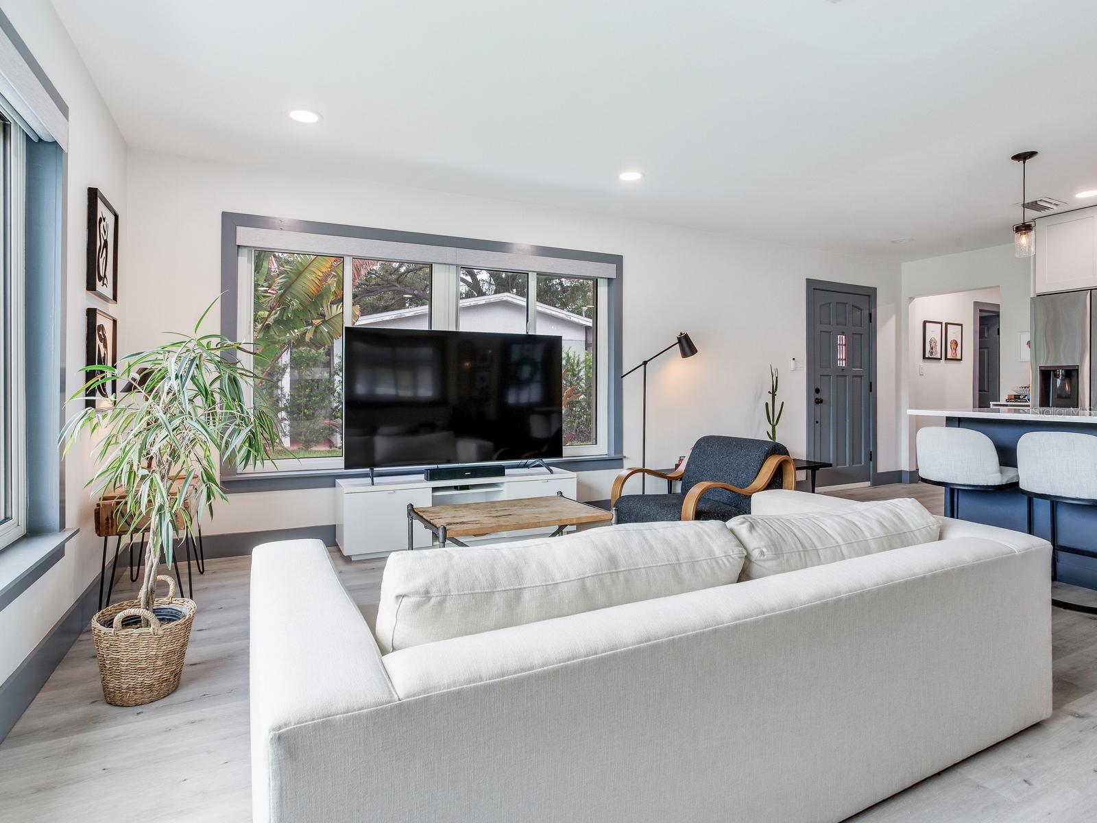 4609 W HAWTHORNE RD — photo 21