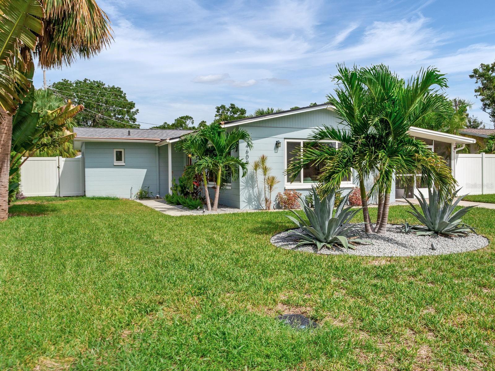 4609 W HAWTHORNE RD — photo 3