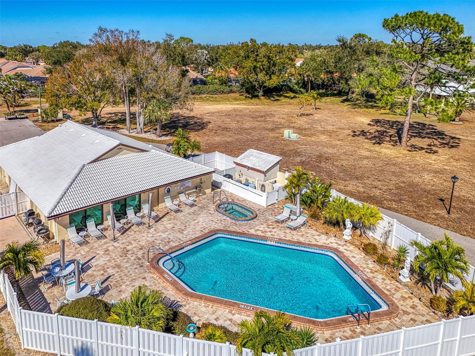 32 PEBBLE ROCK DR — photo 46