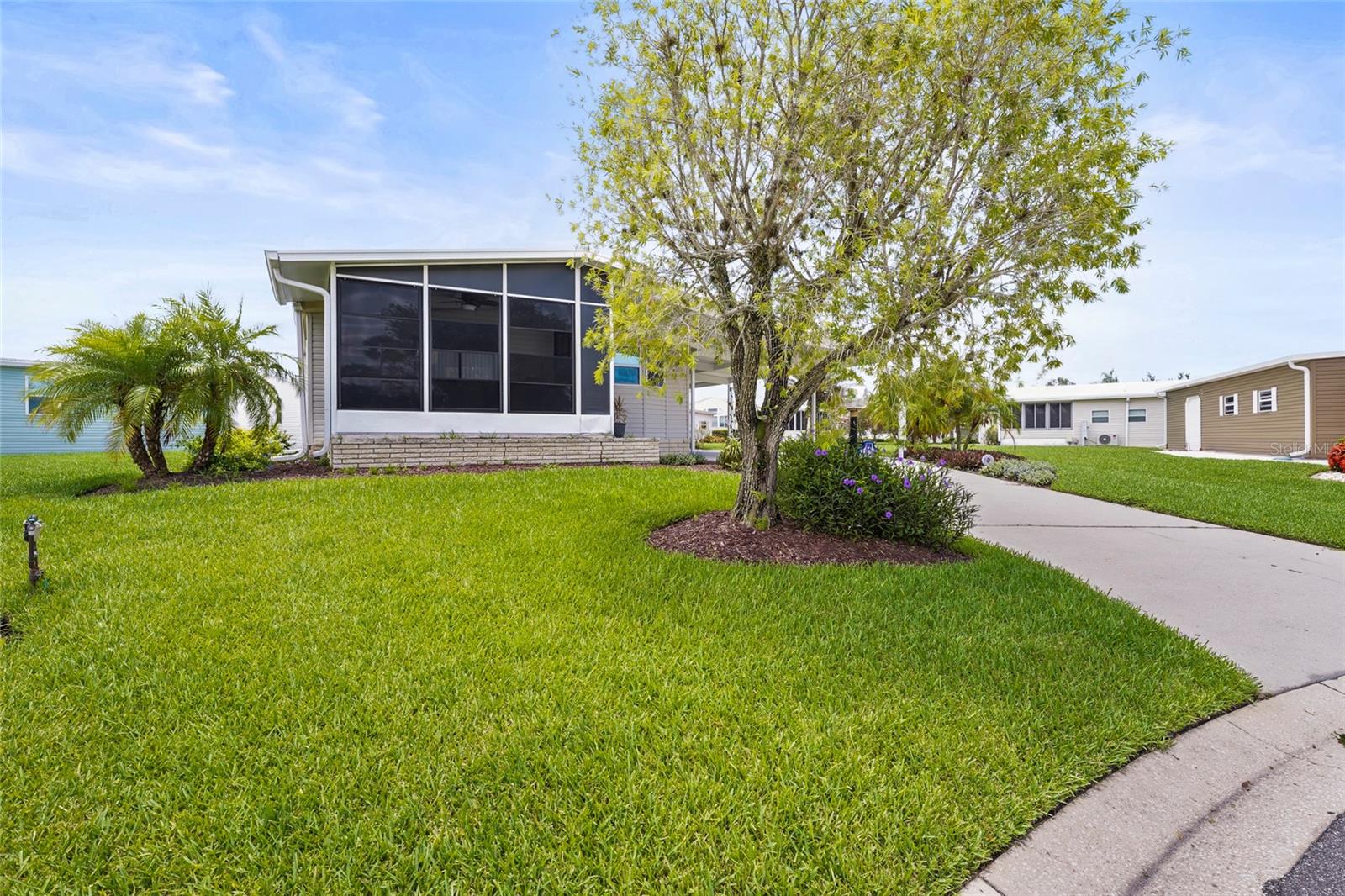 8470 IMPERIAL CIR — photo 33