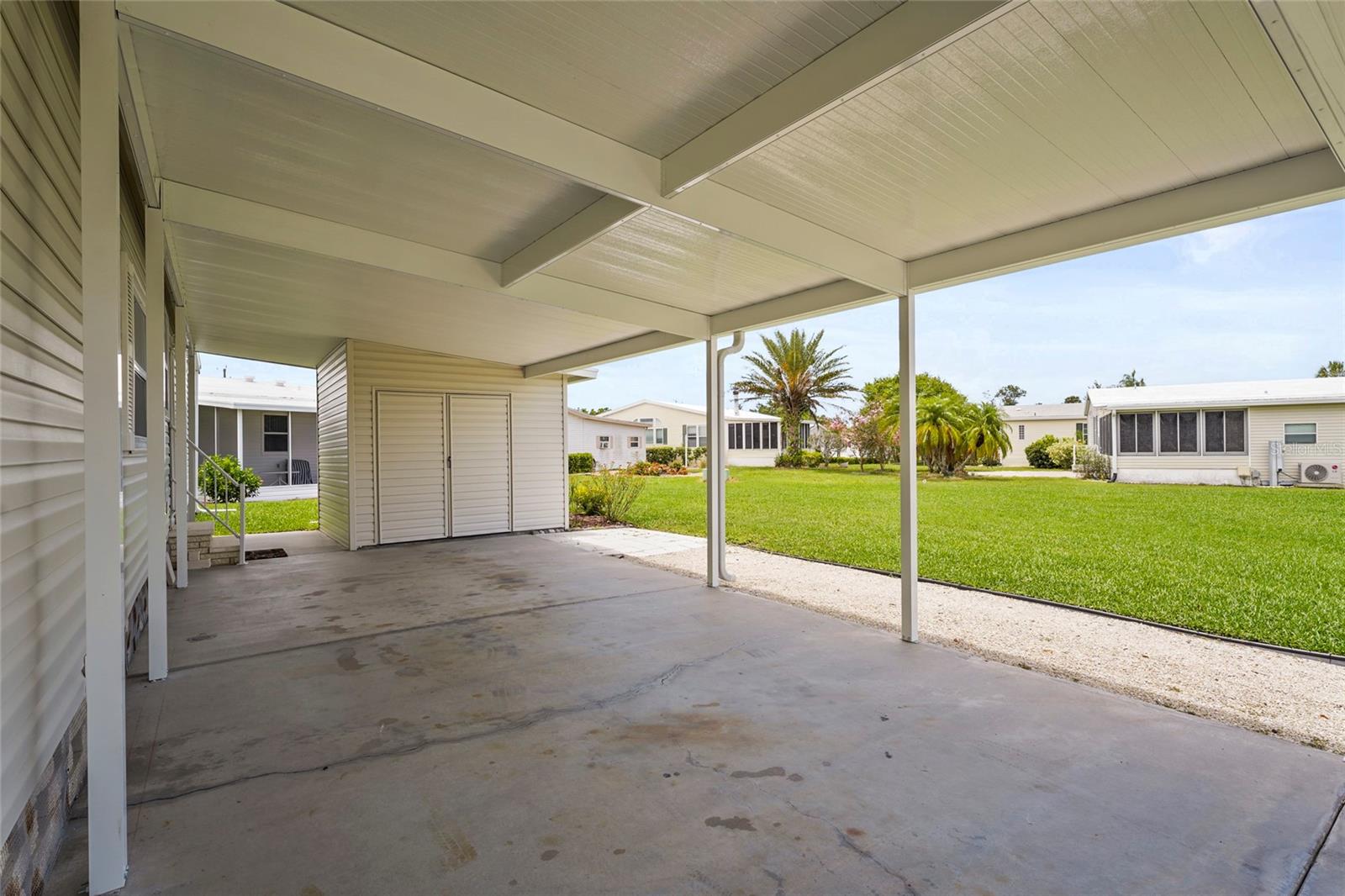 8470 IMPERIAL CIR — photo 36
