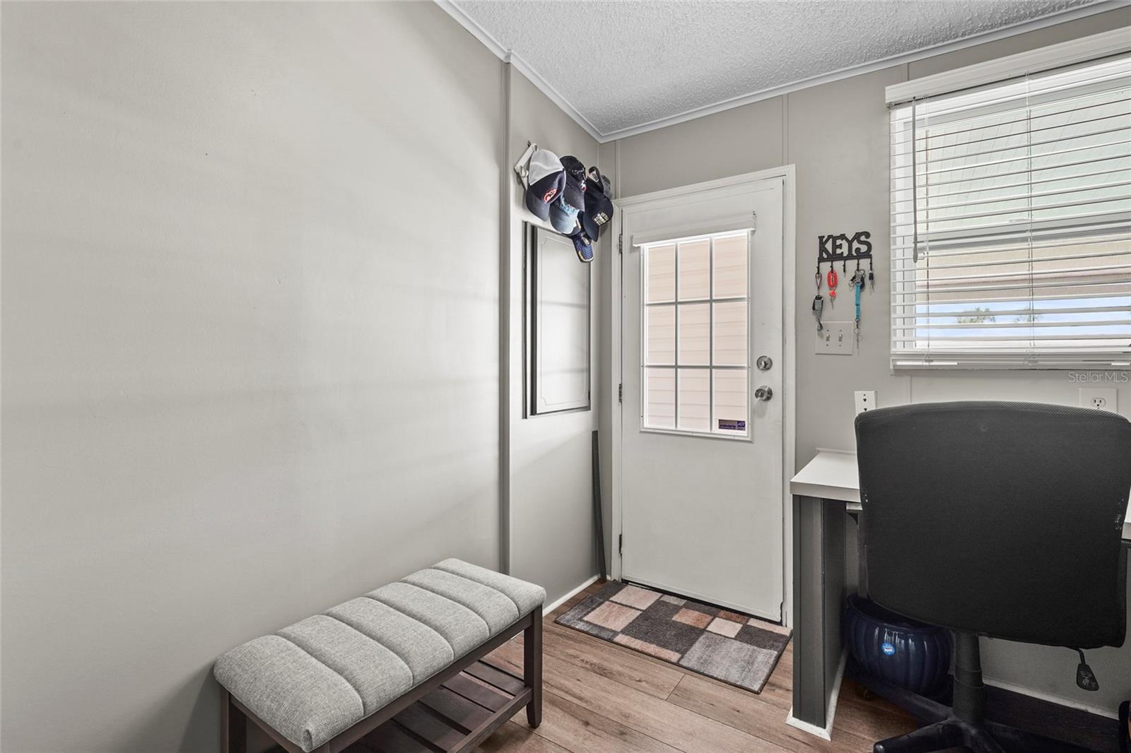 8470 IMPERIAL CIR — photo 26