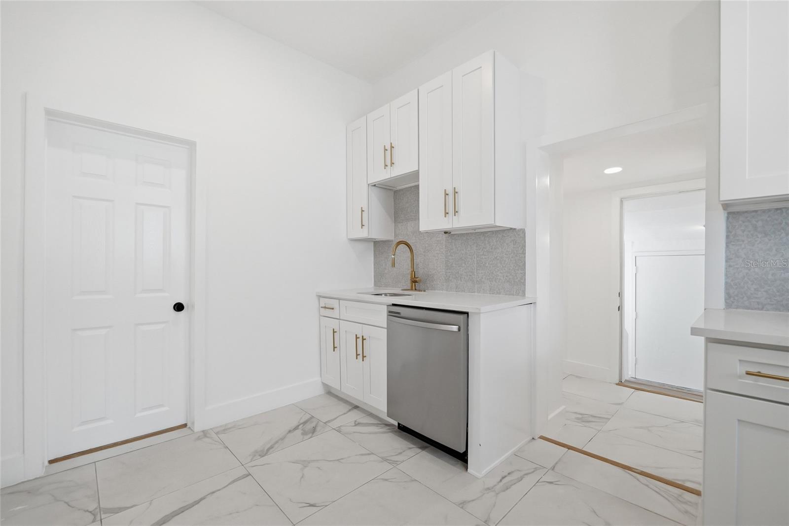 2120 W NASSAU ST — photo 12
