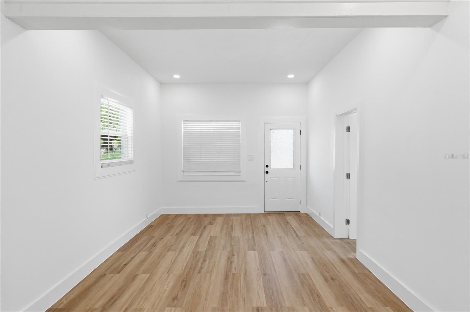 2120 W NASSAU ST — photo 8