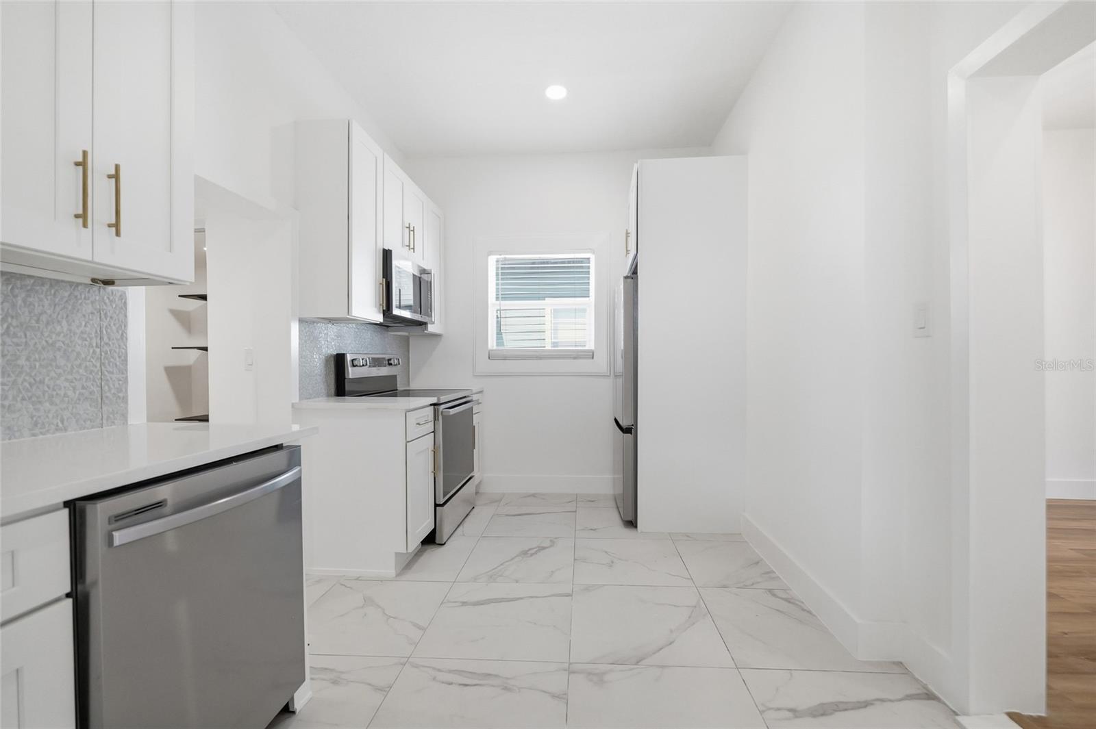 2120 W NASSAU ST — photo 13