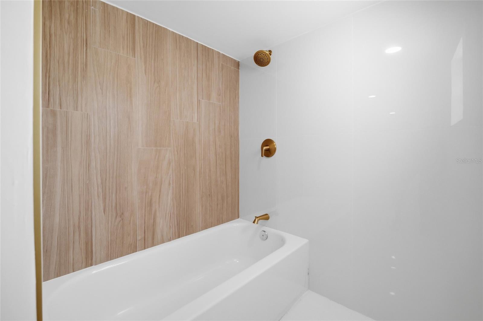 2120 W NASSAU ST — photo 19