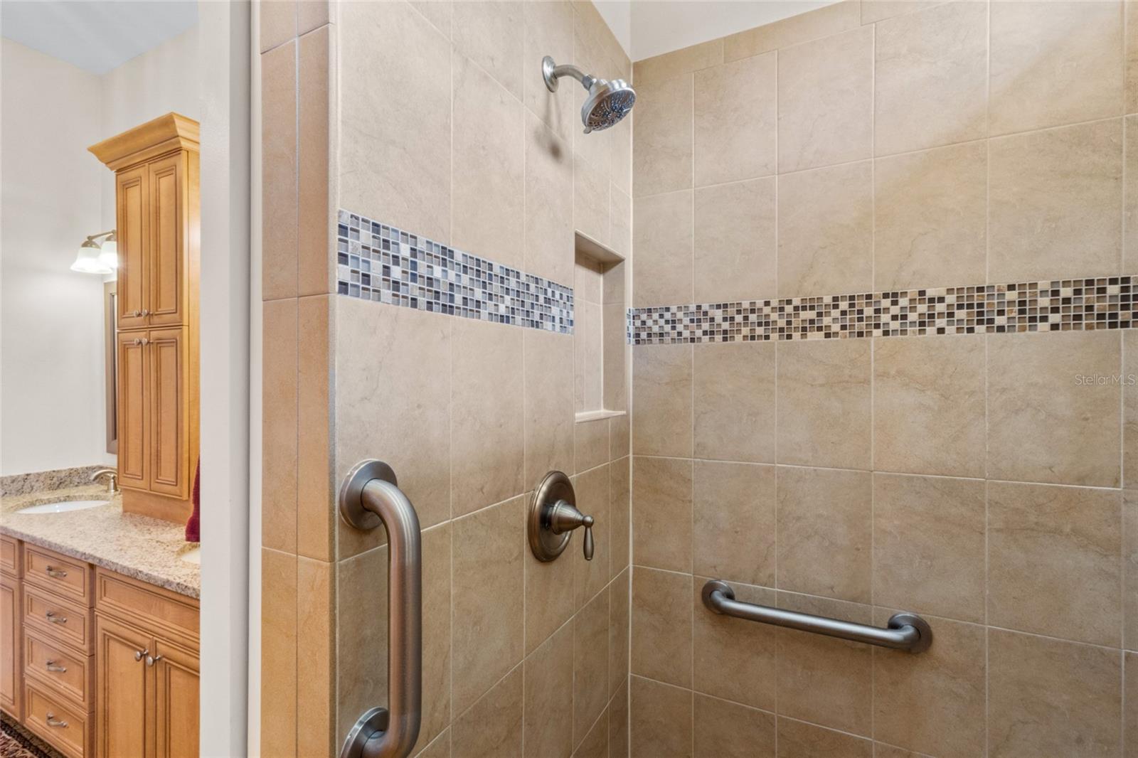 1821 LANCASHIRE DR — photo 24
