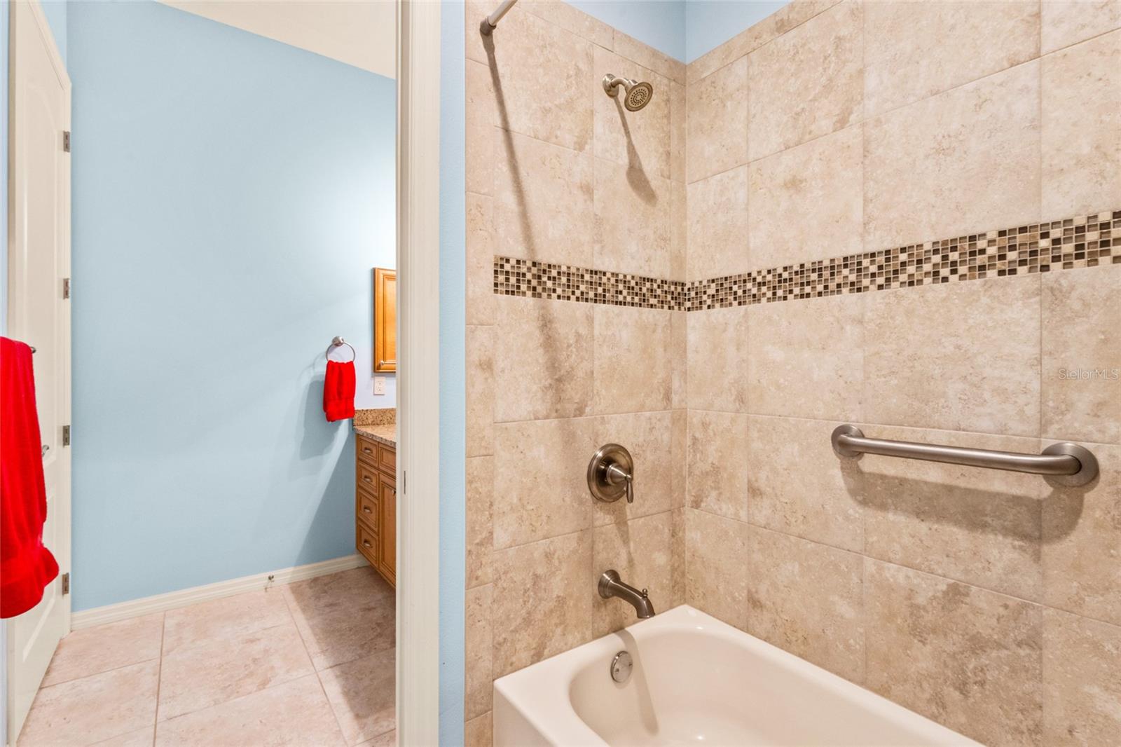 1821 LANCASHIRE DR — photo 28