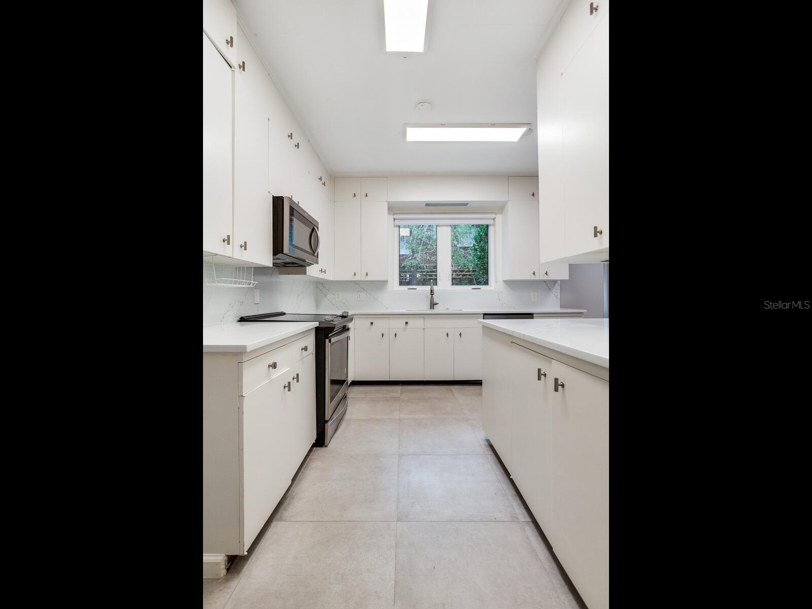 3401 S ALMERIA AVE — photo 23