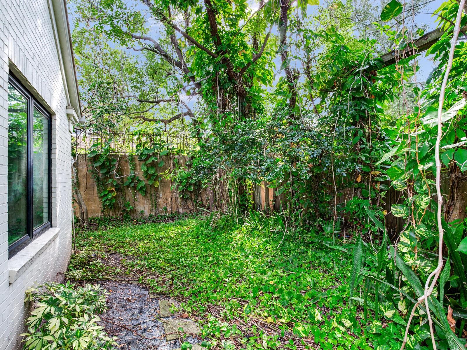 3401 S ALMERIA AVE — photo 45