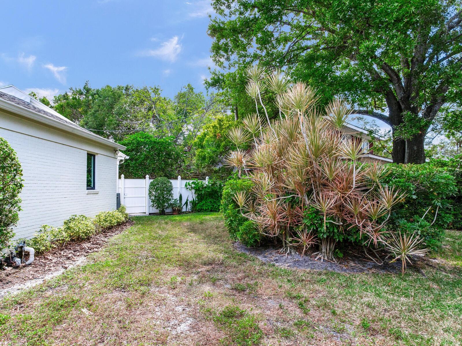 3401 S ALMERIA AVE — photo 47