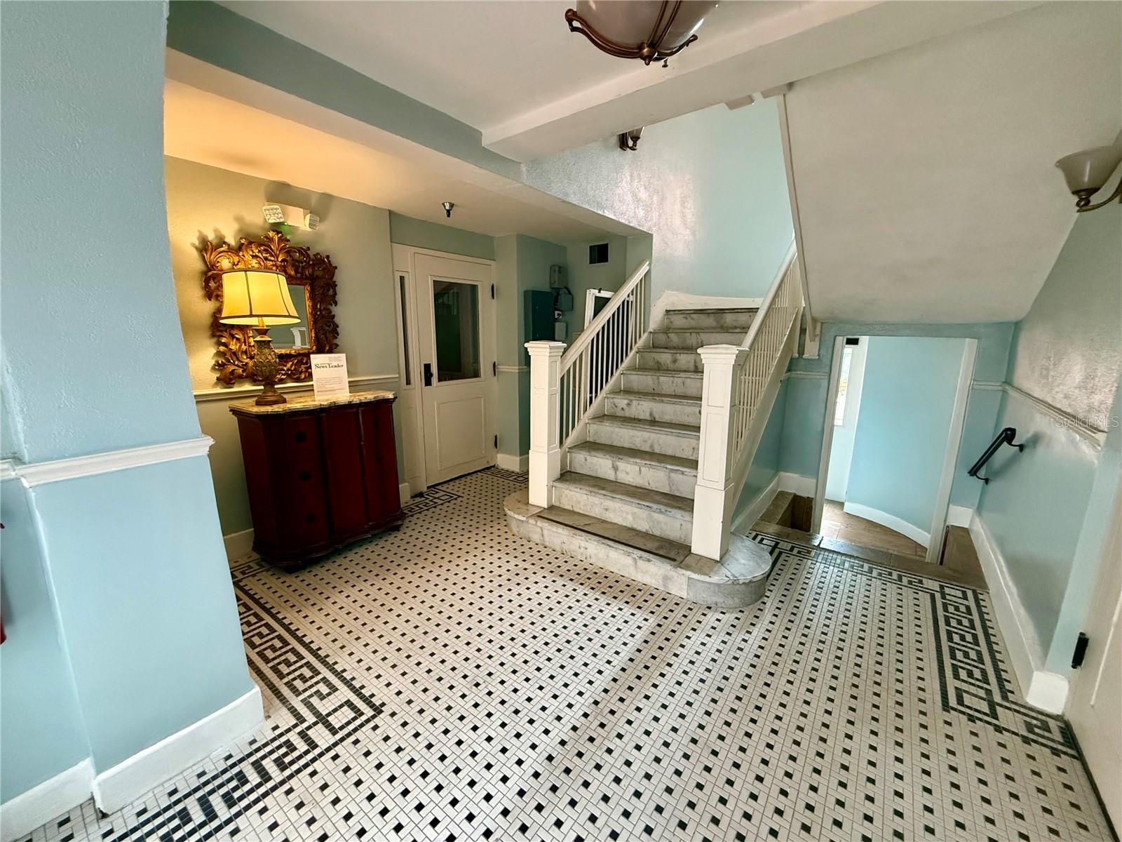 1221 N PALM AVE #204 — photo 4