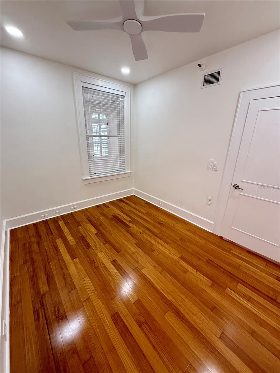 1221 N PALM AVE #204 — photo 18