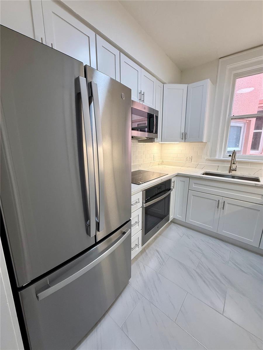 1221 N PALM AVE #204 — photo 12
