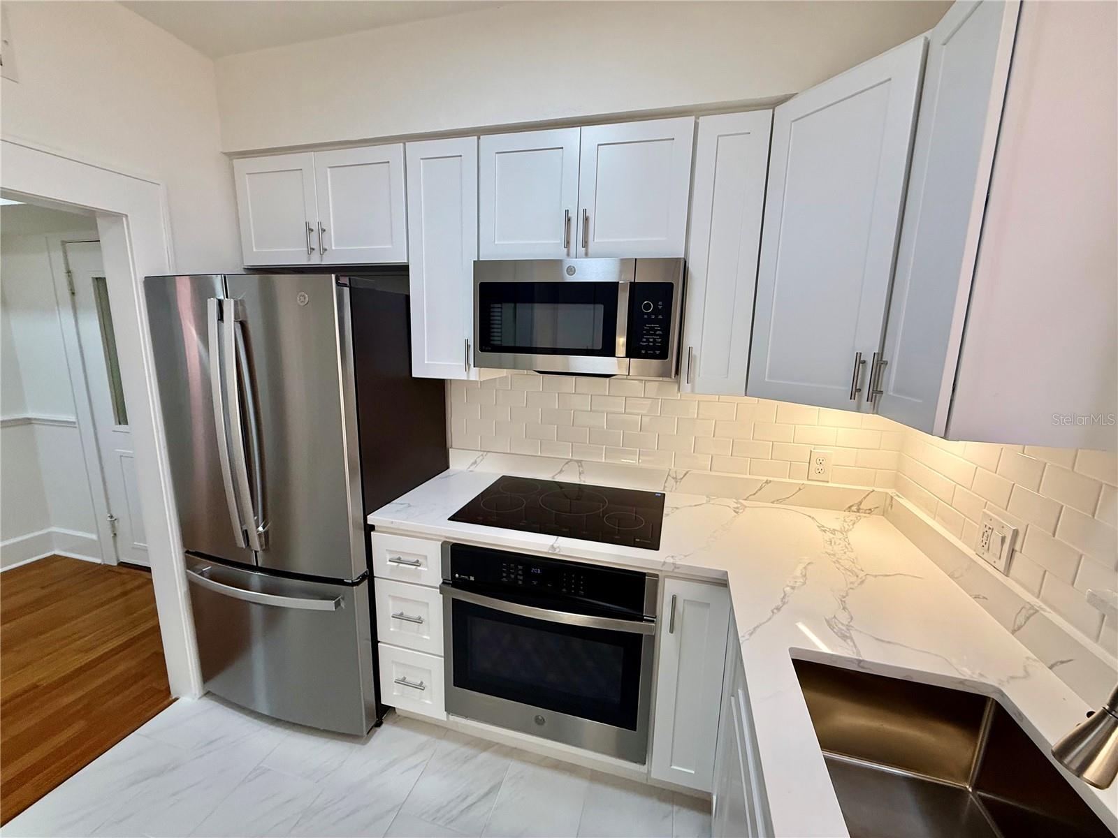 1221 N PALM AVE #204 — photo 10