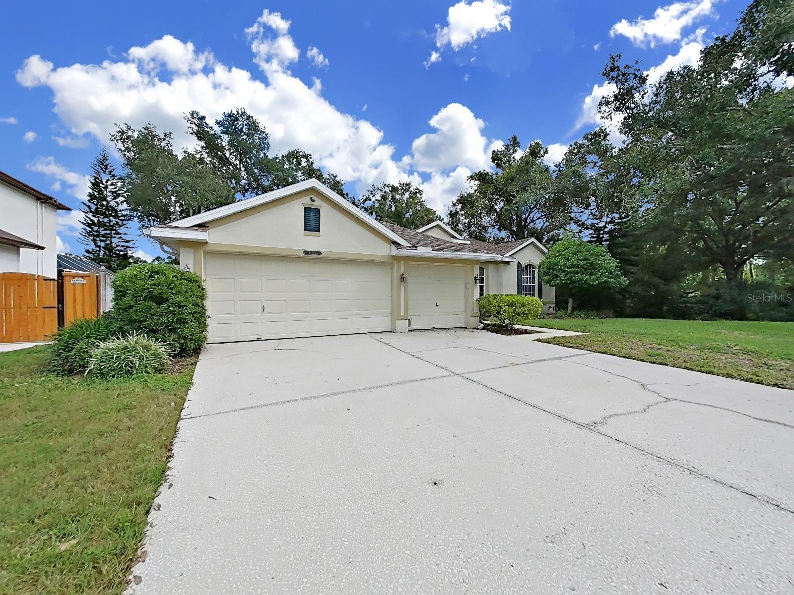 14915 DEVONSHIRE WOODS PL — photo 3