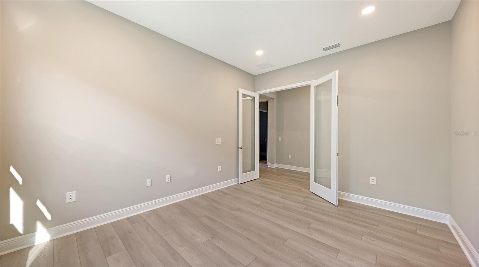 10130 CRYSTAL ISLES CIR — photo 10