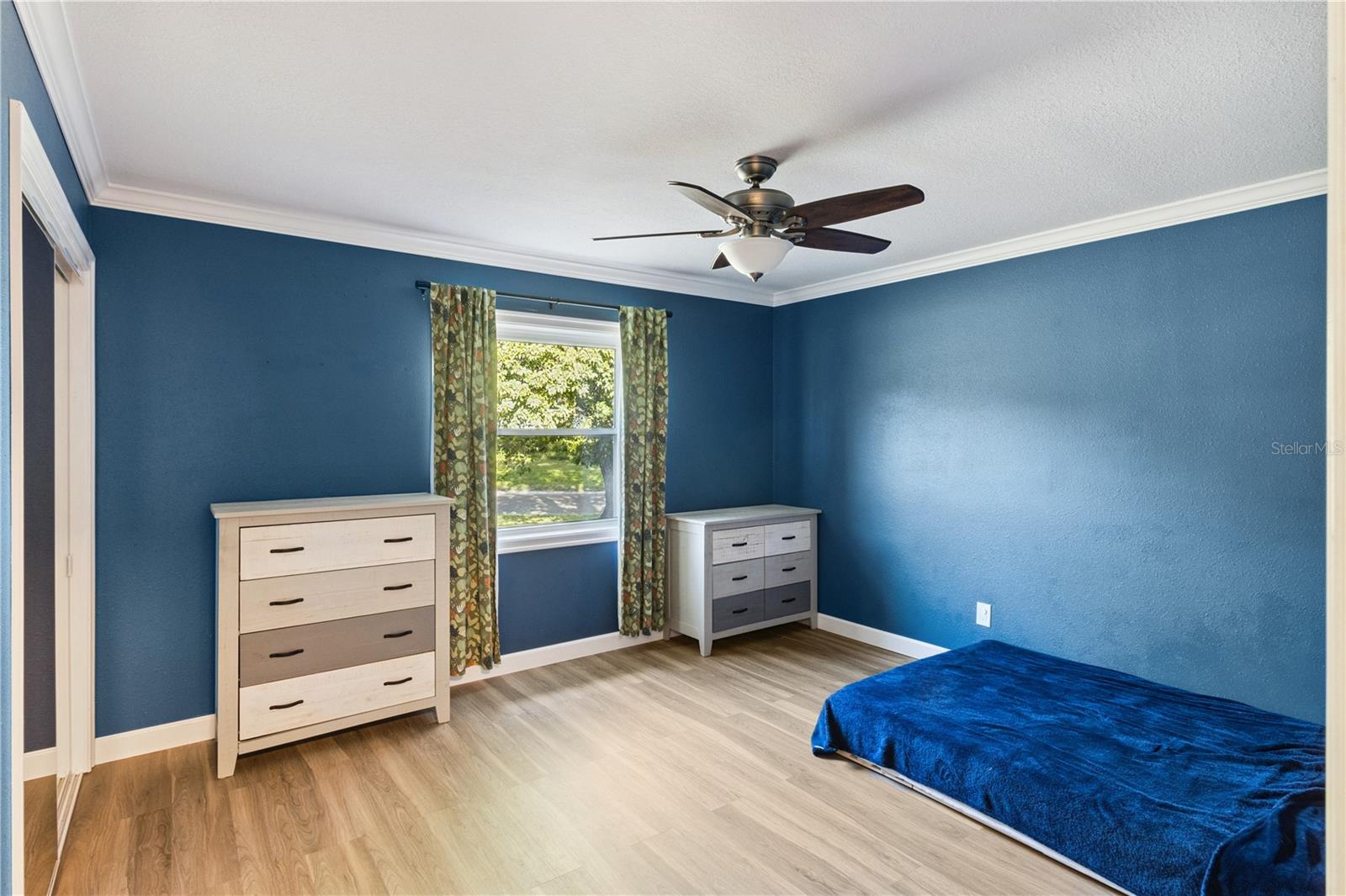 601 GREENBRIAR DR — photo 22
