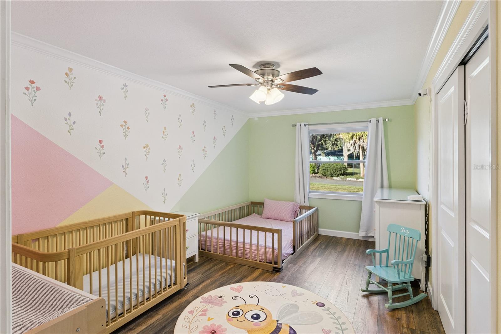 601 GREENBRIAR DR — photo 18