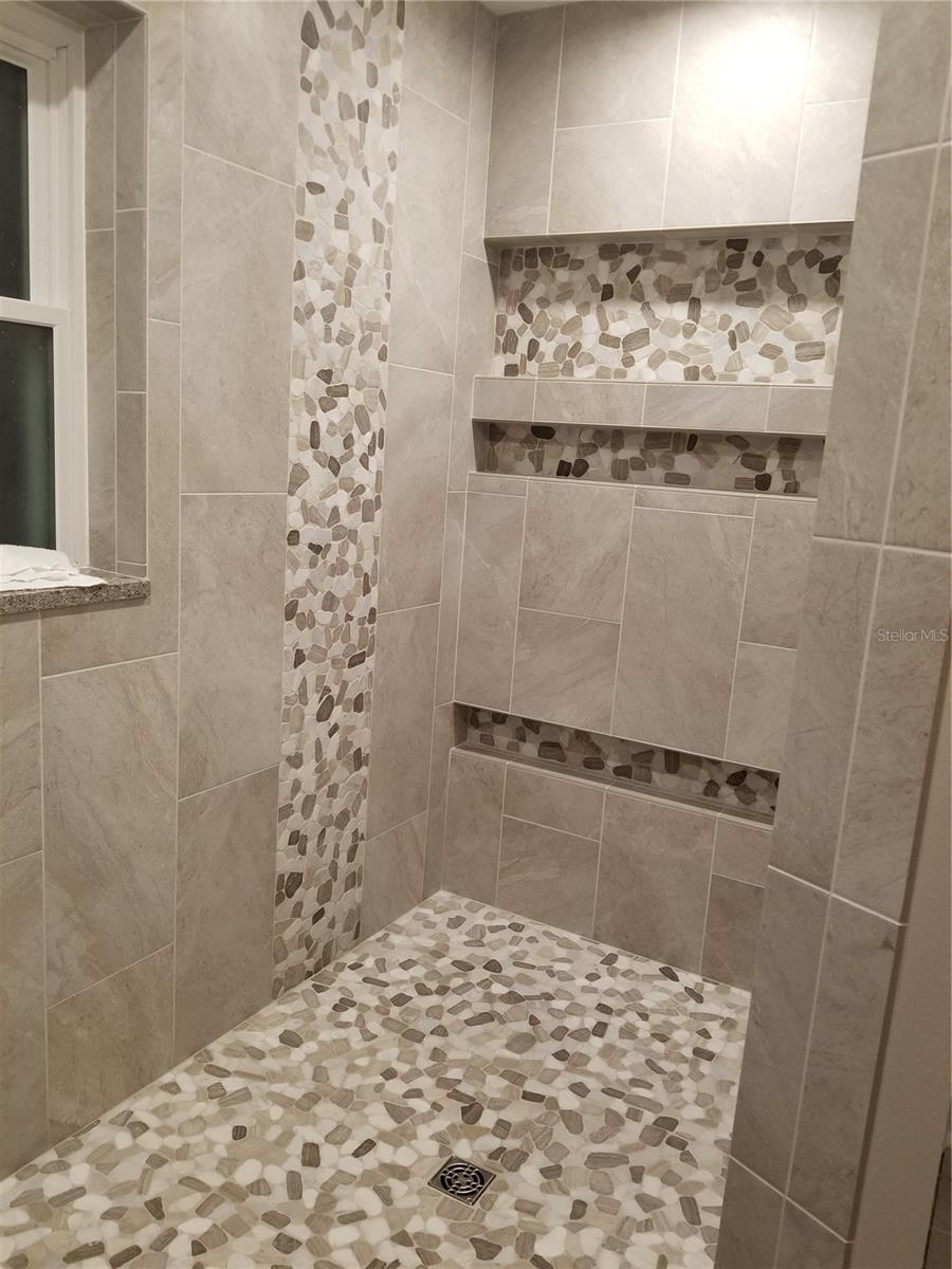 601 GREENBRIAR DR — photo 26