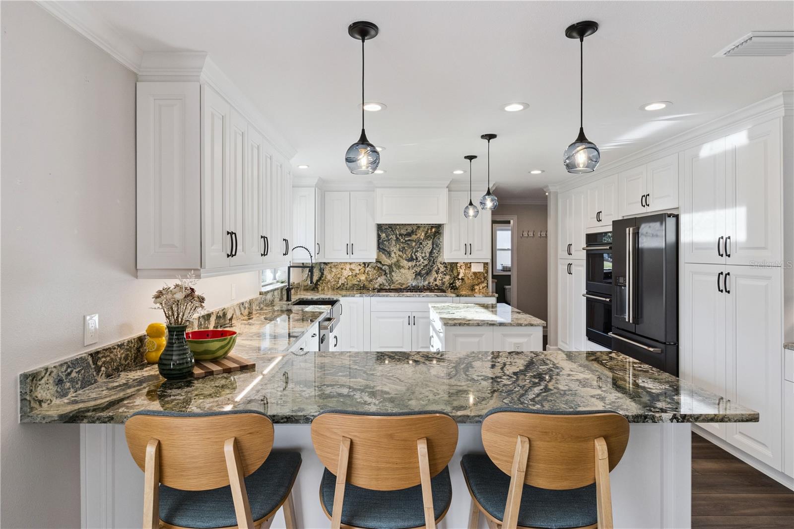 601 GREENBRIAR DR — photo 11