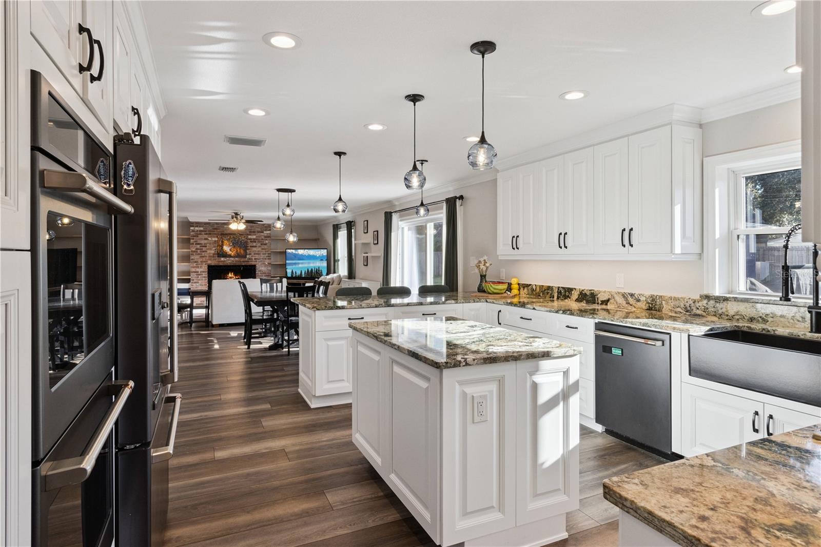 601 GREENBRIAR DR — photo 14